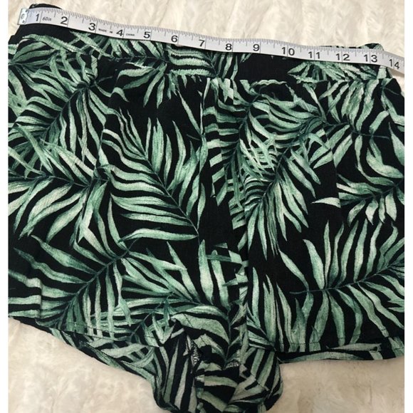 Forever 21 Brand Mini Stretch Shorts Tropical Palm Leaf 100% Rayon Women Size M - Picture 5 of 9